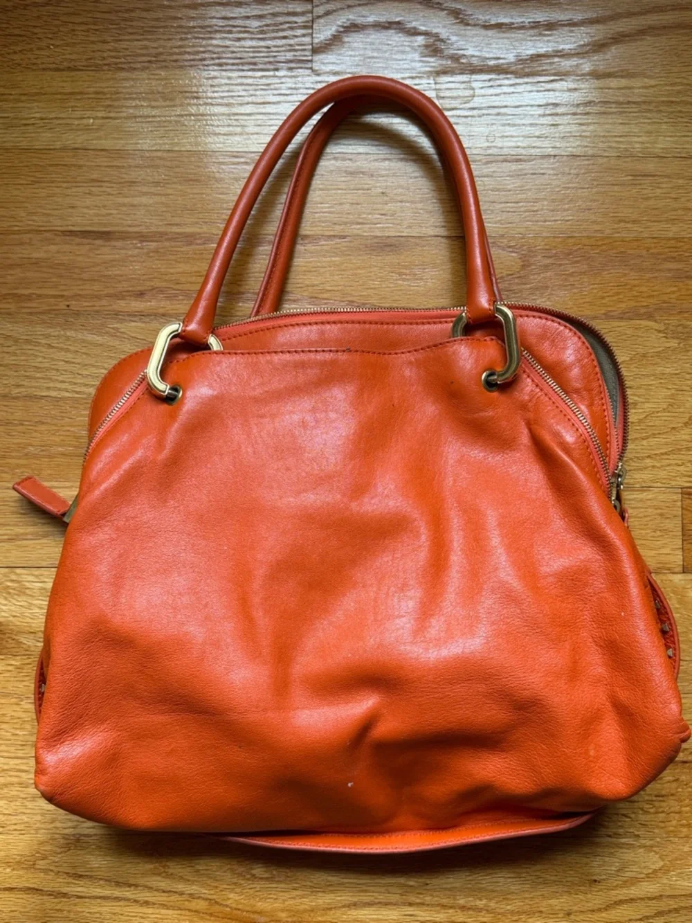 Marc Jacobs Mandarin Leather Shoulder Bag with Gold Hardware - Picture 5 of 10